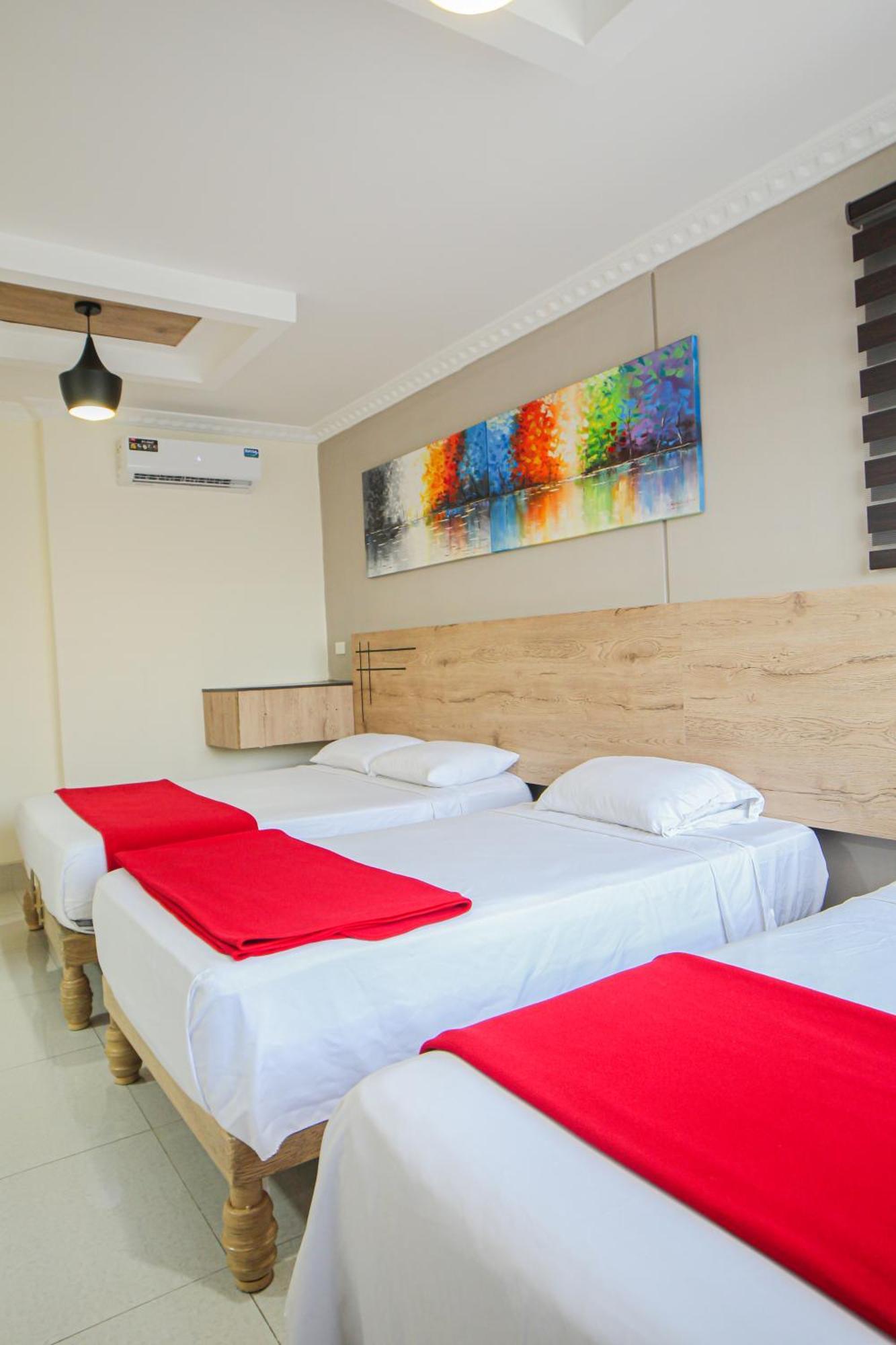 Hotel Murali - Cerca Del Aeropuerto De Гуаякіль Екстер'єр фото
